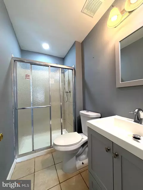 Bath - 2346 Sun Valley Cir #2-A, Silver Spring, MD 20906 photo 3 of 4