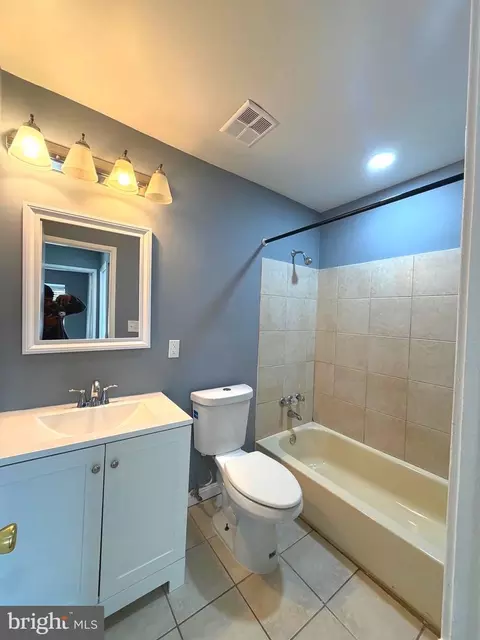 Bath - 2346 Sun Valley Cir #2-A, Silver Spring, MD 20906 photo 2 of 4