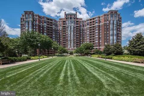 5809 Nicholson Ln #903, North Bethesda, MD 20852