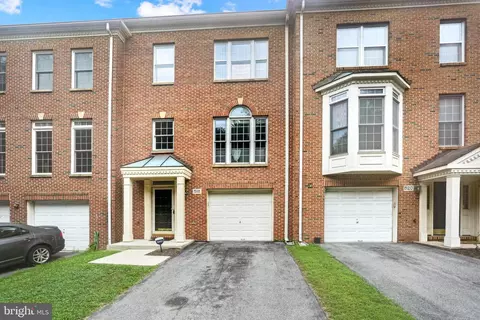518 Winding Rose Dr, Rockville, MD 20850