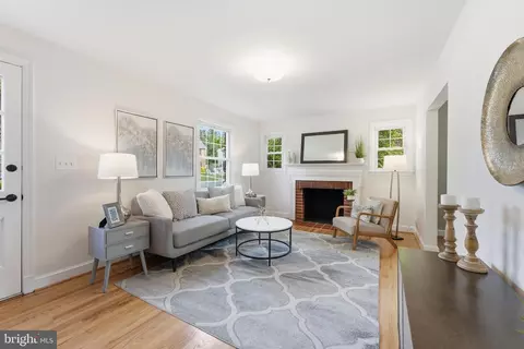 Living - 9604 Garwood St, Silver Spring, MD 20901 photo 2 of 3