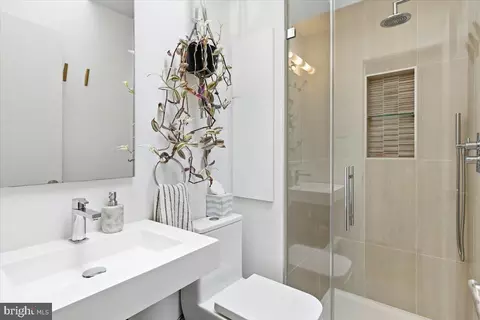 Bath - 3610 Spruell Dr, Silver Spring, MD 20902 photo 2 of 3
