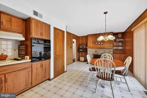Kitchen - 2204 Badian Dr, Silver Spring, MD 20904 photo 3 of 4