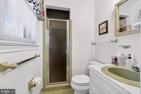 Bath - 2204 Badian Dr, Silver Spring, MD 20904 photo 2 of 3