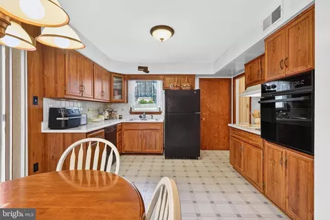 Kitchen - 2204 Badian Dr, Silver Spring, MD 20904 photo 4 of 4