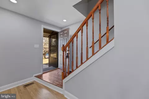 9052 Centerway Rd, Gaithersburg, MD 20879