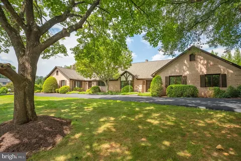 11301 Crossing Glen Ct, Potomac, MD 20854