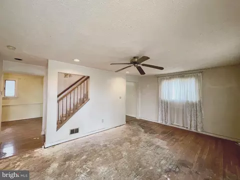 Living - 12420 Feldon St, Silver Spring, MD 20906 photo 2 of 4