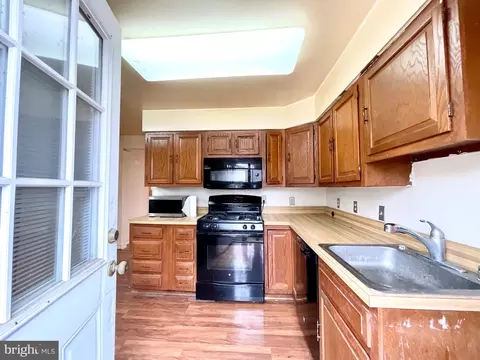 Entry Way - 12420 Feldon St, Silver Spring, MD 20906 photo 2 of 6
