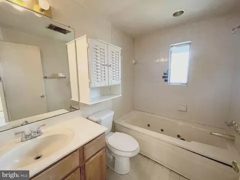 Bath - 12420 Feldon St, Silver Spring, MD 20906 photo 1 of 3