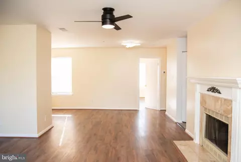 Living - 13408 Shady Knoll Dr #308, Silver Spring, MD 20904 photo 4 of 6