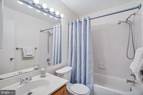 Bath - 13115 Musicmaster Dr #90, Silver Spring, MD 20904 photo 4 of 4