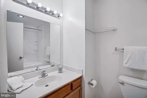 Bath - 13115 Musicmaster Dr #90, Silver Spring, MD 20904 photo 2 of 4