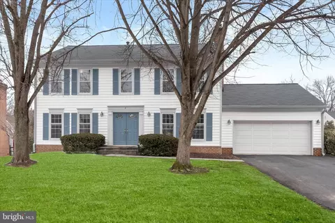 4 Hollyberry Ct, Rockville, MD 20852