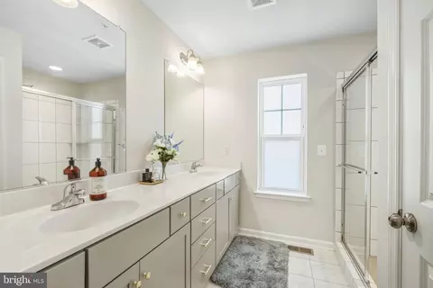 Entry Way - 15635 Trolley Ln, Silver Spring, MD 20906 photo 7 of 8