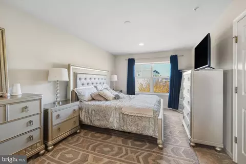 Bedroom - 15635 Trolley Ln, Silver Spring, MD 20906 photo 2 of 5