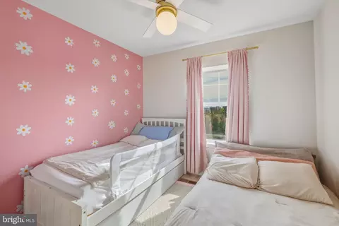 Bedroom - 15635 Trolley Ln, Silver Spring, MD 20906 photo 4 of 5