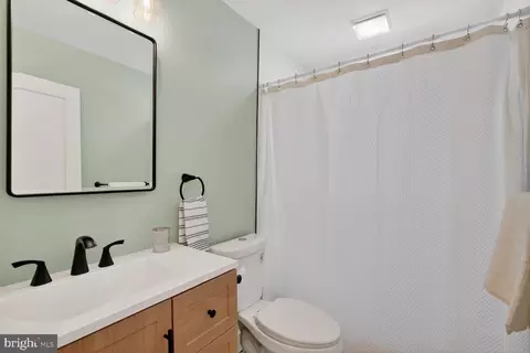 Bath - 8 Melbourne Ave, Silver Spring, MD 20901 photo 1 of 1