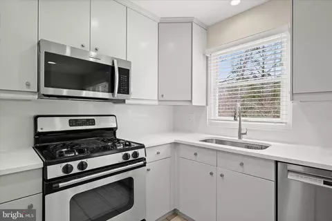 Kitchen - 1514 Featherwood St, Silver Spring, MD 20904 photo 4 of 7