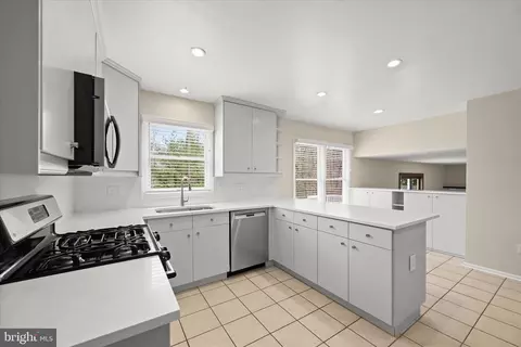 Kitchen - 1514 Featherwood St, Silver Spring, MD 20904 photo 5 of 7