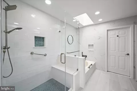 Bath - 1514 Featherwood St, Silver Spring, MD 20904 photo 4 of 6