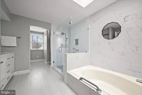 Bath - 1514 Featherwood St, Silver Spring, MD 20904 photo 3 of 6