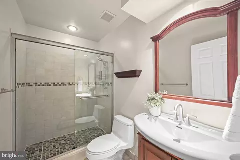 Bath - 1514 Featherwood St, Silver Spring, MD 20904 photo 5 of 6