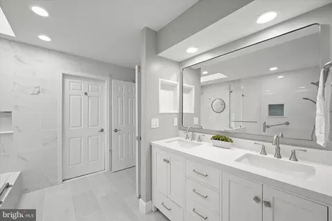 Bath - 1514 Featherwood St, Silver Spring, MD 20904 photo 2 of 6
