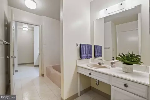Bath - 3350 Gleneagles Dr #70-2B, Silver Spring, MD 20906 photo 1 of 2