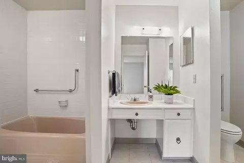 Bath - 3350 Gleneagles Dr #70-2B, Silver Spring, MD 20906 photo 2 of 2