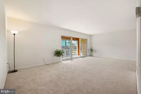 Living - 3350 Gleneagles Dr #70-2B, Silver Spring, MD 20906 photo 3 of 5