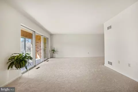 Living - 3350 Gleneagles Dr #70-2B, Silver Spring, MD 20906 photo 4 of 5