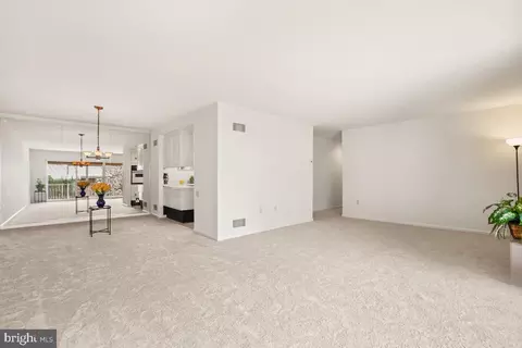 Living - 3350 Gleneagles Dr #70-2B, Silver Spring, MD 20906 photo 5 of 5