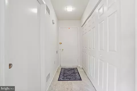 Entry Way - 3350 Gleneagles Dr #70-2B, Silver Spring, MD 20906 photo 2 of 3