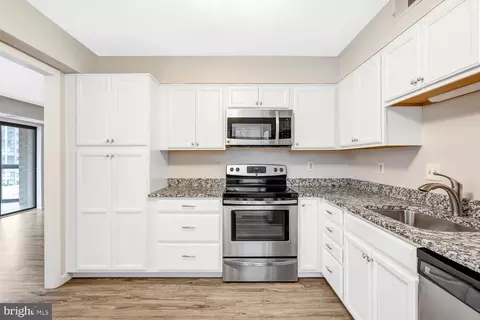 Kitchen - 15115 Interlachen Dr #3-425, Silver Spring, MD 20906 photo 4 of 4