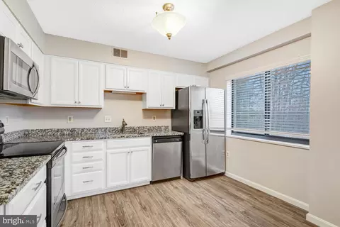 Kitchen - 15115 Interlachen Dr #3-425, Silver Spring, MD 20906 photo 3 of 4