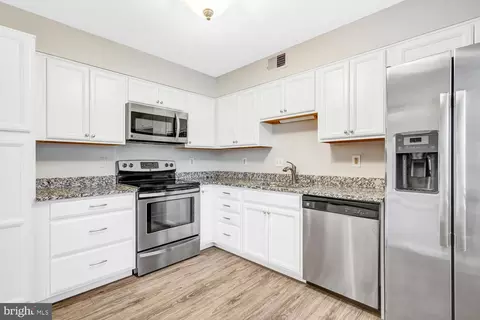 Kitchen - 15115 Interlachen Dr #3-425, Silver Spring, MD 20906 photo 2 of 4