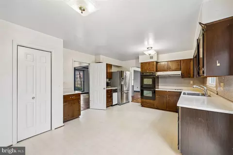 Kitchen - 13724 Bridgewater Dr, Silver Spring, MD 20904 photo 4 of 5