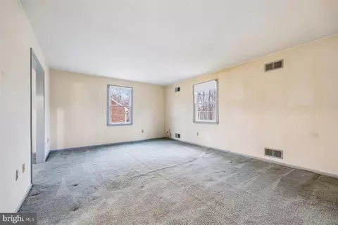 Living - 13724 Bridgewater Dr, Silver Spring, MD 20904 photo 13 of 19