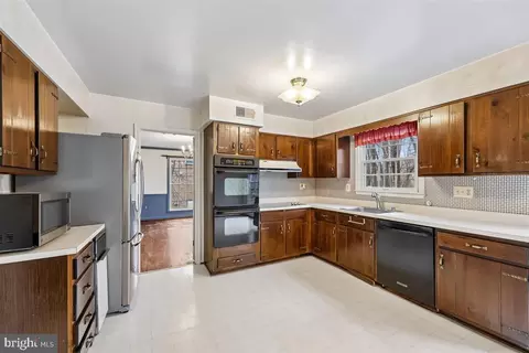 Kitchen - 13724 Bridgewater Dr, Silver Spring, MD 20904 photo 1 of 5