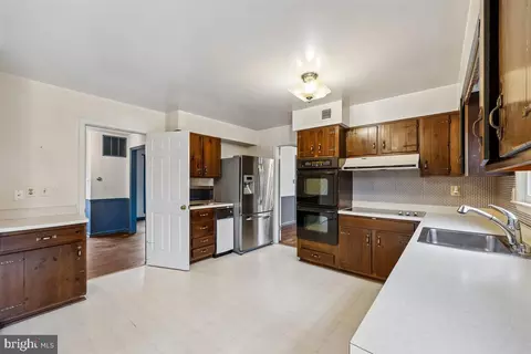 Kitchen - 13724 Bridgewater Dr, Silver Spring, MD 20904 photo 2 of 5