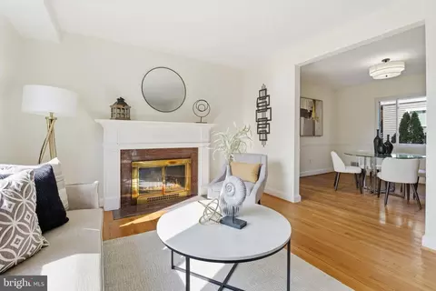 Living - 11527 Grandview Ave, Silver Spring, MD 20902 photo 4 of 5