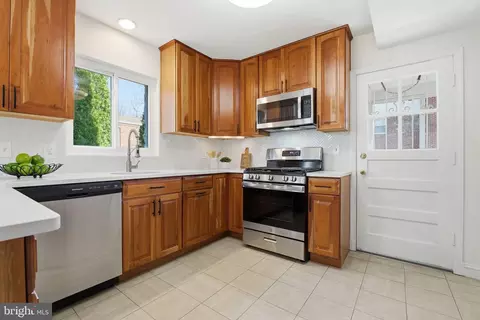 Kitchen - 11527 Grandview Ave, Silver Spring, MD 20902 photo 2 of 5