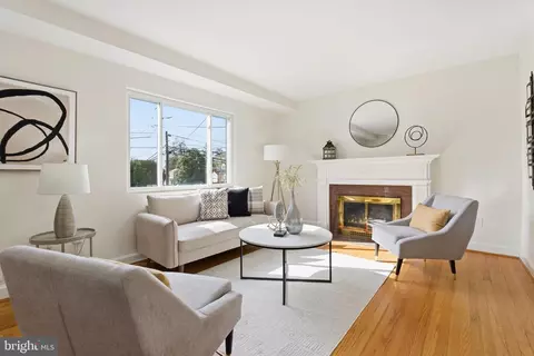 Living - 11527 Grandview Ave, Silver Spring, MD 20902 photo 2 of 5
