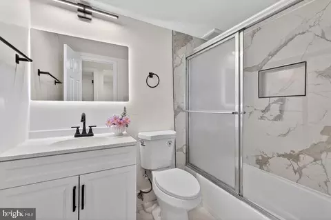 18611 Walkers Choice Rd #18611, Montgomery Village, MD 20886