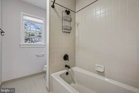 Bath - 606 Winhall Way, Silver Spring, MD 20904 photo 3 of 4