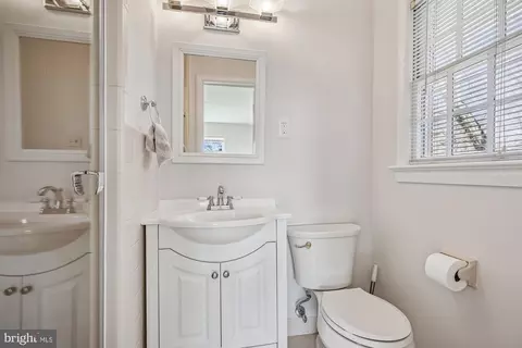 Bath - 606 Winhall Way, Silver Spring, MD 20904 photo 2 of 4