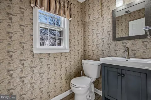 Bath - 606 Winhall Way, Silver Spring, MD 20904 photo 4 of 4