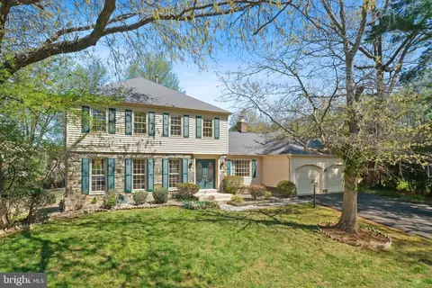 5 Canfield Ct, Potomac, MD 20854