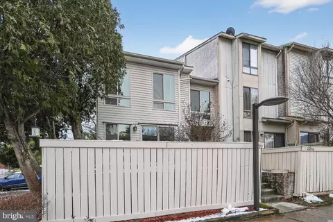 10200 Ridgeline Dr, Gaithersburg, MD 20886